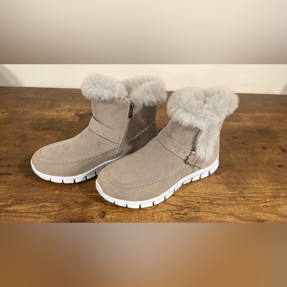 Shoes - NWOT Women's Gray Fur-Lined Ankle Boots
